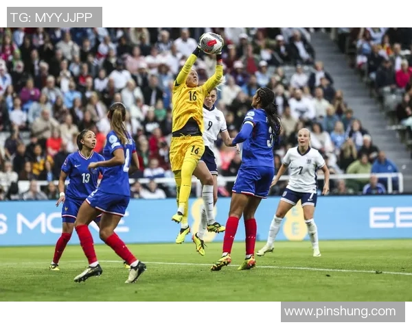 足球巨星瞬间定格精彩瞬间,捕捉每一刻无与伦比的动人魅力 足球巨星瞬间定格精彩瞬间,捕捉每一刻无与伦比的动人魅力